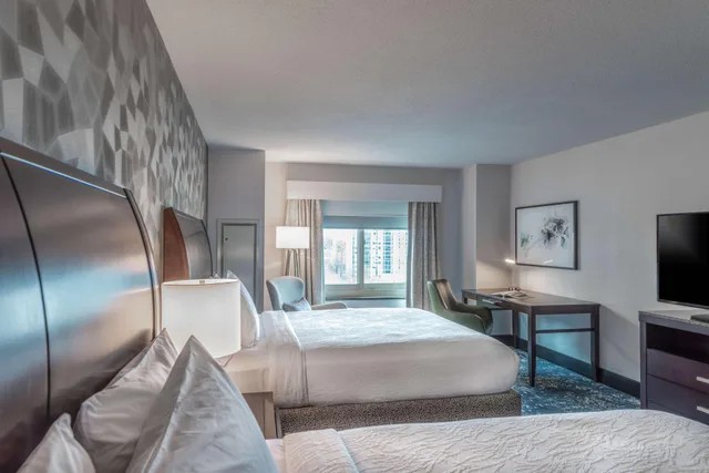 غرفة بريميوم بسرير كوين، Hilton Garden Inn Bethesda Downtown 2/4