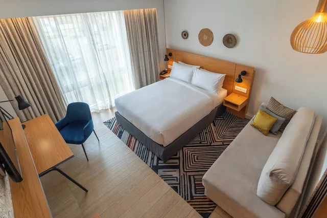 غرفة قياسية بسرير كوين بإطلالة على الحديقة، Holiday Inn Lusaka 2/3