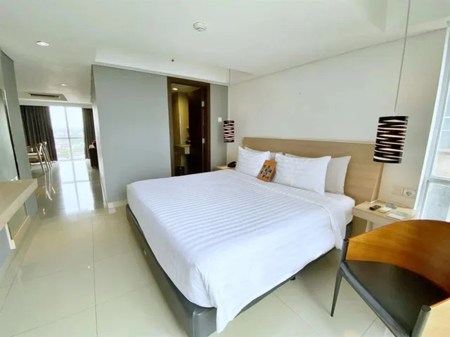 Suite, Harper MT Haryono by ASTON 2/3