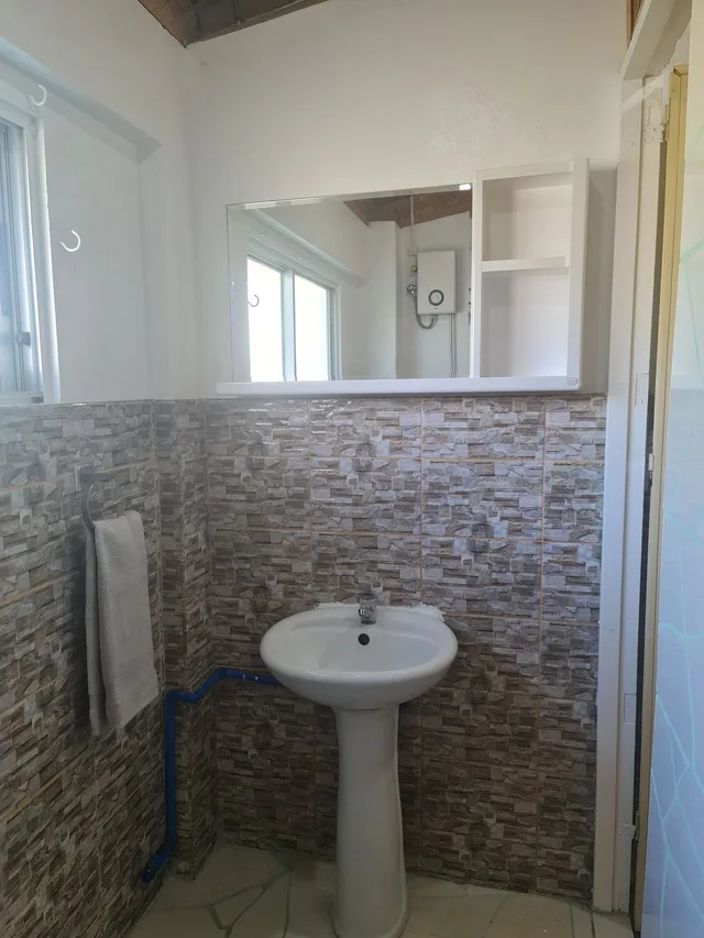 Hideaway, King Bed, Shared Bathroom, Balcony، Lala Panzi Bed And Breakfast 2/3
