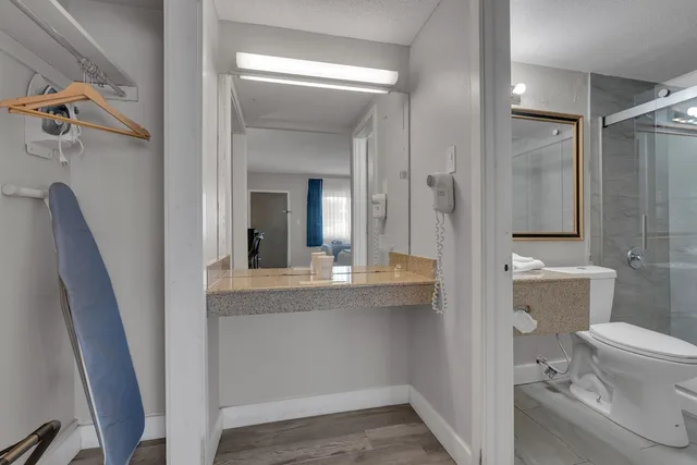 غرفة قياسية بسرير كينج للمدخنين، Days Inn by Wyndham Wrightstown 10/10