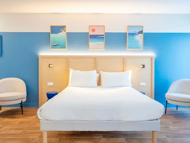 غرفة كومفورت بسرير مزدوج بإطلالة على البحر بشرفة، ibis Styles Biarritz Plage 4/6