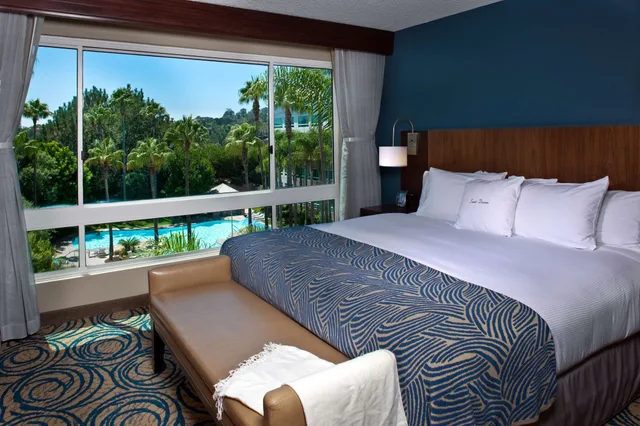 غرفة بإطلالة على المسبح لذوي الإعاقة، Doubletree By Hilton Hotel San Diego Del Mar 2/5