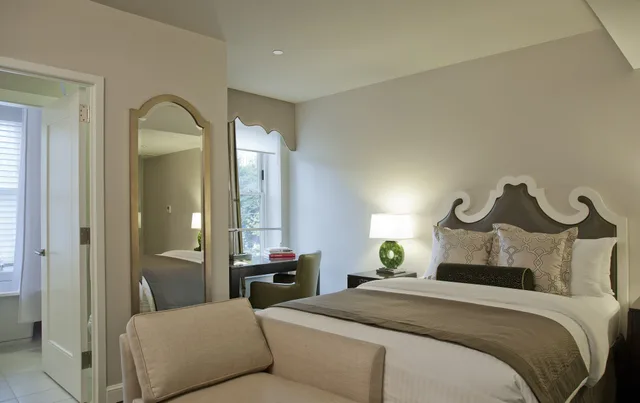جناح جونيور، Morrison Clark Historic Inn and Restaurant 2/5