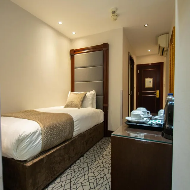 غرفة قياسية ثلاثية، Hyde Park International Hotel 1/10