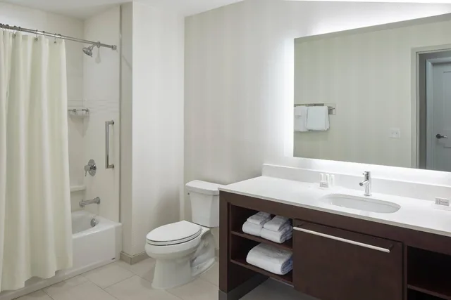 استوديو بسرير كينج مع أريكة بحوض استحمام لذوي الإعاقة، Residence Inn by Marriott Nashville Downtown/Convention Center 5/8