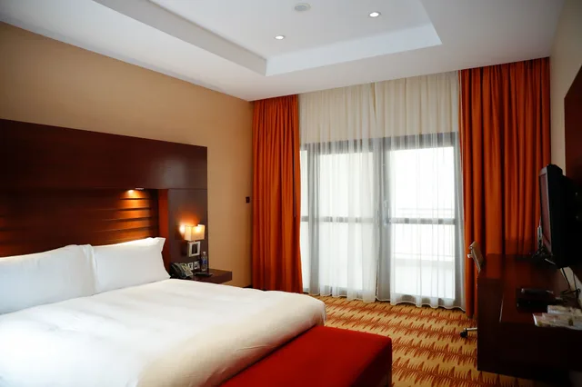 جناح بسرير فردي بشرفة بغرفة نوم واحدة، Crowne Plaza Sohar 1/10