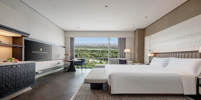 غرفة كلاسيكية بسريرين كوين بإطلالة على الجبل مع دخول الصالة لذوي الإعاقة، InterContinental Yining by IHG 2/6