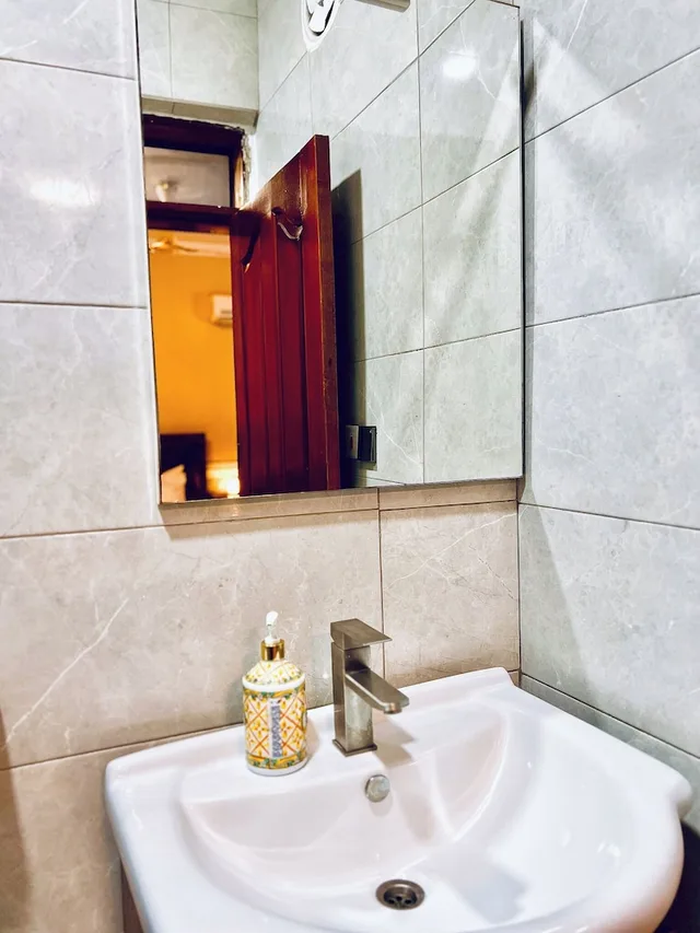 غرفة قياسية بسرير كوين بإطلالة على البحر في الطابق الأرضي، Coconut Pointe Beach Resort 5/8