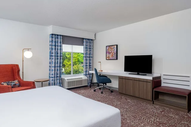 غرفة بسرير كينج لذوي الإعاقة، Hilton Garden Inn Montgomery East 3/4