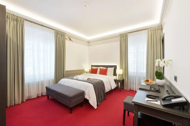 غرفة سوبيريور بسريرين منفصلين بإطلالة على المدينة، GOLF HOTEL RENE CAPT 2/3