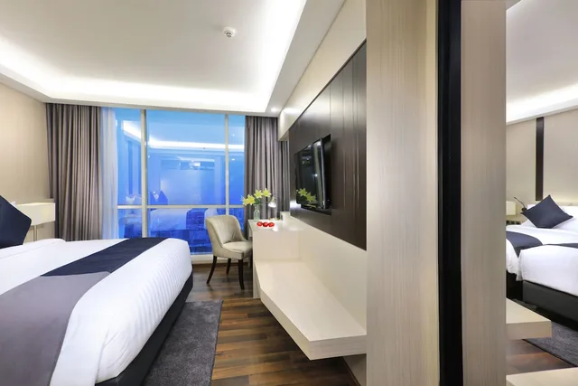 Deluxe Premier King, Aston Kartika Grogol Hotel and Conference Center 2/3