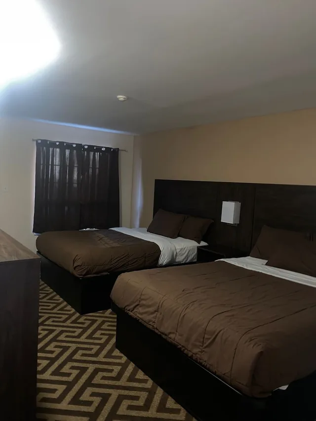Room, 2 Queen Beds, Falls Lodge by the Falls 2/10
