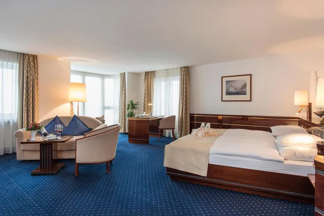جناح بسرير كينج بإطلالة على البحيرة، Bad Horn - Hotel & Spa 1/3