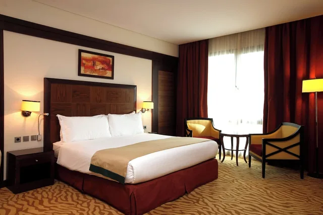 1 Bedroom, Suite, King Bed, Pool View, Smoking, Holiday Inn Olaya 10/10