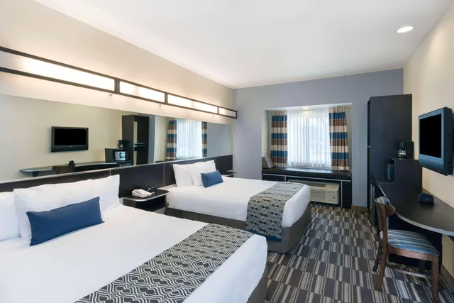 غرفة بسريرين كوين لذوي الإعاقة، Microtel Inn And Suites Baton Rouge Airport 2/5