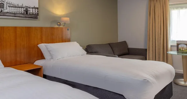 غرفة سوبيريور بسريرين منفصلين، Cambridge Bar Hill Hotel - Signature Collection By Best Western 2/3