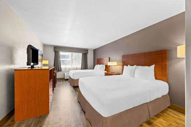 غرفة بسريرين كوين لذوي الإعاقة، Best Western Inn At The Rogue 1/3