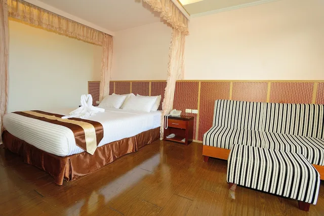 غرفة شهر العسل بسرير كينج بإطلالة على البحر بحوض جاكوزي، Airai Water Paradise Hotel And Spa 1/3