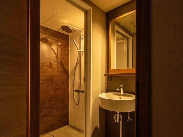 غرفة ثلاثية، New Osaka Hotel 6/6