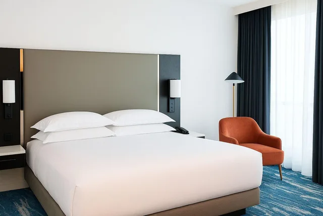 1 Bedroom, Suite, Accessible, Hilton Toronto Markham Suites Conference Centre Spa 1/2