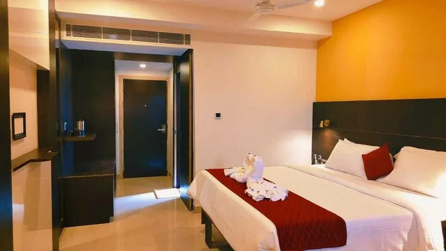Superior, Double Bed, with View, Balcony, Annex, Astoria Hotels By Sparsa 3/5