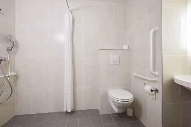 غرفة بسرير مزدوج لذوي الإعاقة، B&B HOTEL Brive-La-Gaillarde 3/4