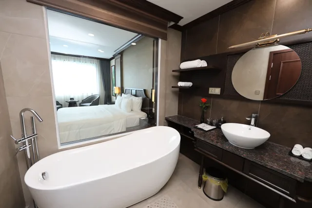 غرفة غراند ديلوكس بسرير مزدوج، Ninh Binh Legend Hotel 3/3