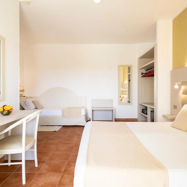 غرفة ثلاثية، Florida Alghero 6/10