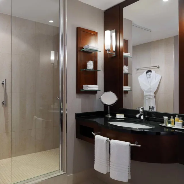 غرفة قياسية بسرير كينج، Marriott Cologne 5/6