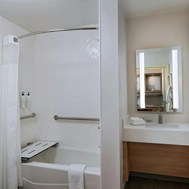 Studio 1 King Non-Private Sofa، Towneplace Suites By Marriott 6/6