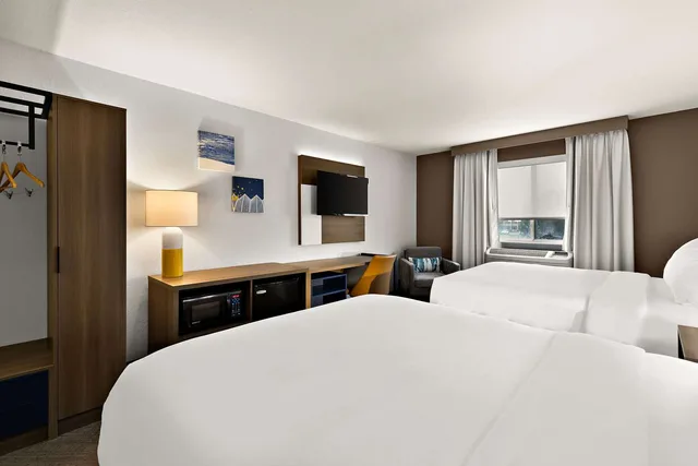 غرفة بسريرين كوين، Comfort Inn & Suites Fremont 2/4