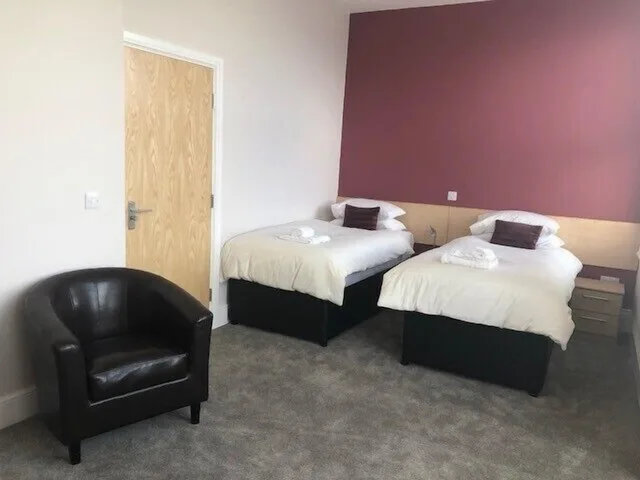 غرفة قياسية ثلاثية كبيرة بسريرين منفصلين في الملحق، ARRANDALE HOUSE 1/1
