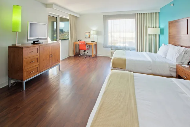 غرفة قياسية بسريرين كوين، Holiday Inn Express Fishers 2/4