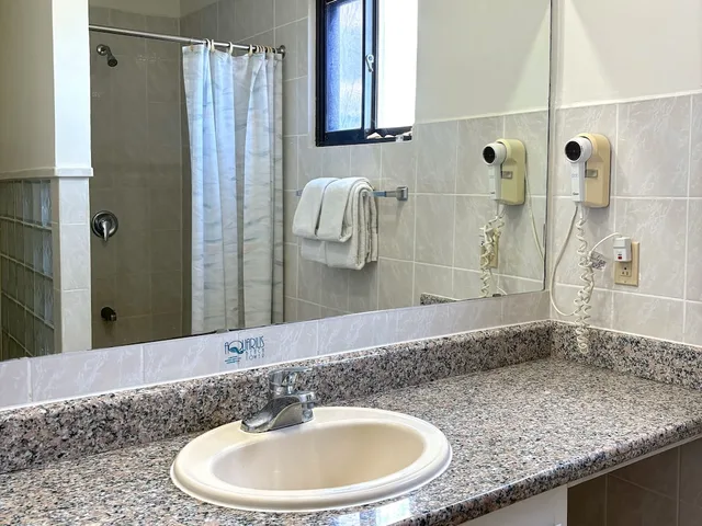 جناح بسرير كينج بإطلالة على البحر بغرفة نوم واحدة، Aquarius Beach Tower 3/4