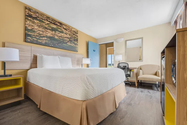 غرفة بسرير كوين، Days Inn by Wyndham Fort Wayne 3/4