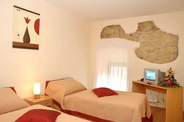 غرفة بسريرين منفصلين، Stary Pivovar Hotel 1/6