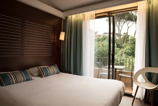 Club, Side Queen Bed، Les Jardins de Sainte Maxime 2/5