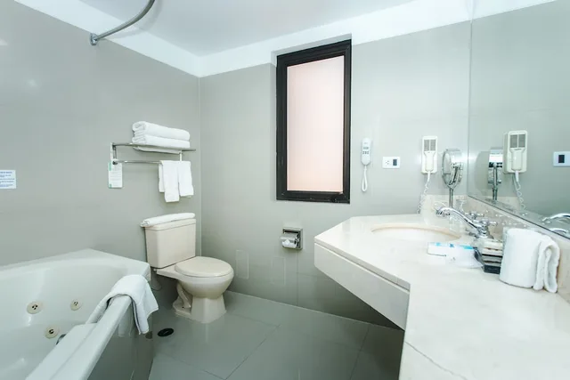 جناح عائلي بسرير كوين وسريرين مزدوجين، Wyndham Costa del Sol Piura 2/2