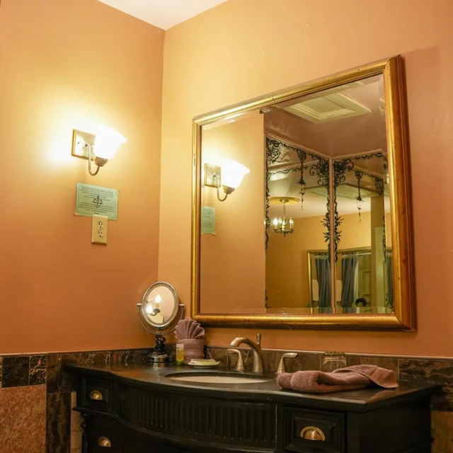 جناح جونيور بشرفة، The Olivier House Hotel 1/1