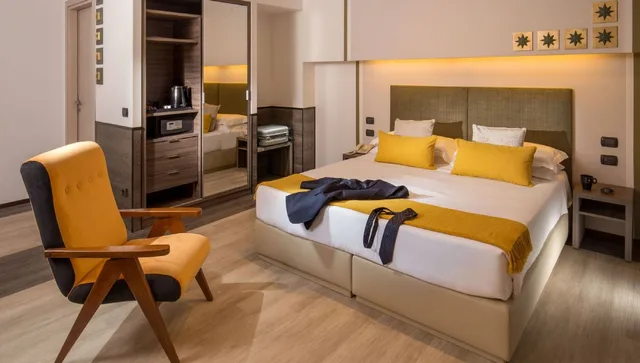 Superior, Double Bed, Balcony, Club Floor، Hotel Domidea 2/3