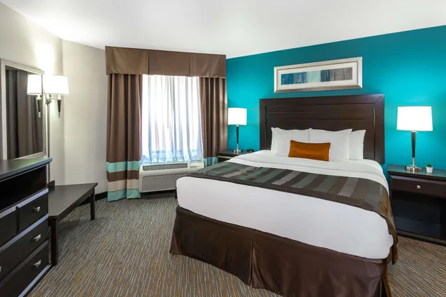 Executive, Suite, King Bed, Wingate By Wyndham St George 1/2