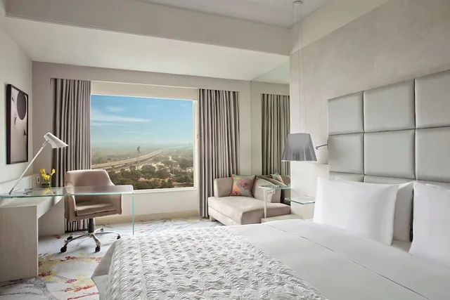 غرفة بسرير كينج بإطلالة، Le Meridien Gurgaon 3/6