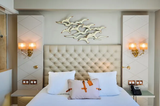 غرفة كلاسيكية في الطابق الأرضي، GRAND HOTEL DES SABLETTES PLAGE, CURIO COLLECTION BY HILTON 2/3