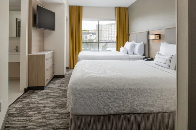 Suite, 2 Queen Beds, Trundle Bed, Executive Level, Sofa، Springhill Suites Seattle Downtown South Lake Union 2/3