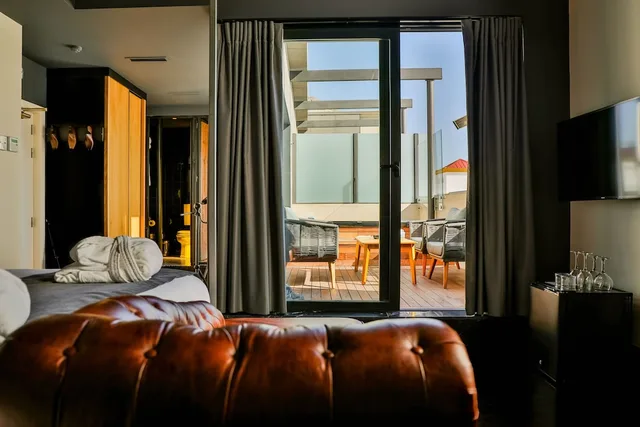 Petite, Penthouse, King Bed، Hotel Lobby Room 4/7