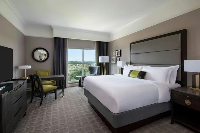 غرفة بسرير كينج، The Ballantyne A Luxury Collection Hotel Charlotte 2/3