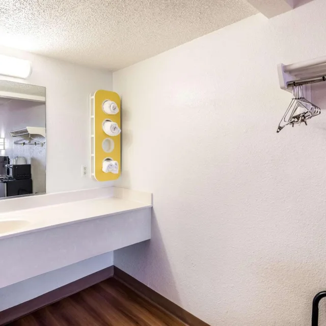 غرفة بسريرين كوين للمدخنين، Motel6 Anniston, AL 6/6
