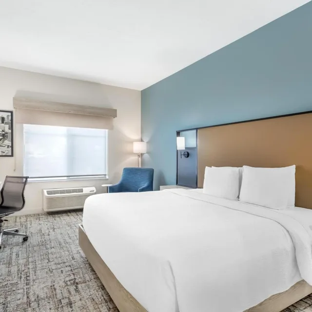 غرفة بسرير كينج بحوض استحمام لذوي الإعاقة، Best Western Plus Airport Inn Suites Salt Lake City 1/6