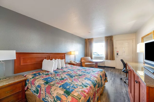 غرفة قياسية بسرير كينج، Econo Lodge Phoenix North I-17 1/3